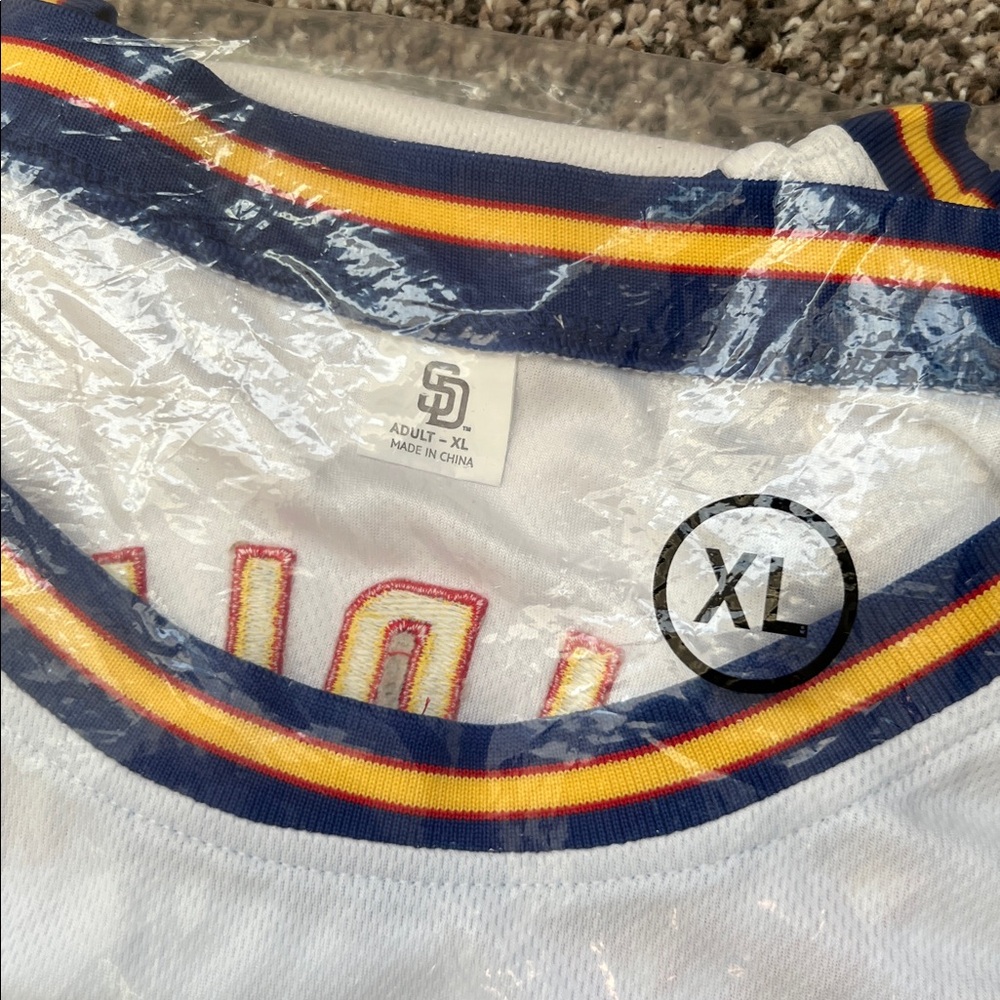 San Diego Padres 2025 Filipino Night Jersey - XL - Picture 2 of 3